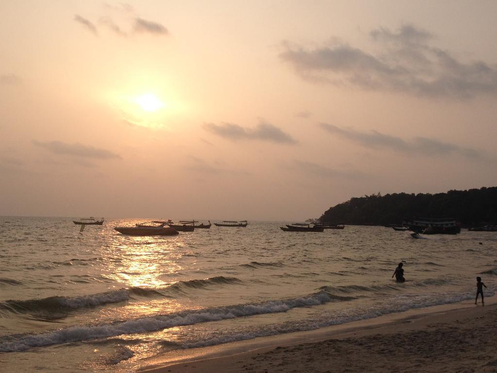 Beach Road Hotel Sihanoukville Exterior foto