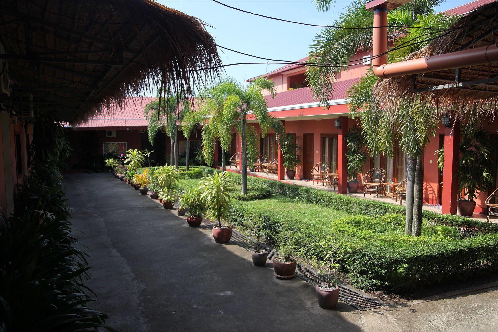 Beach Road Hotel Sihanoukville Exterior foto