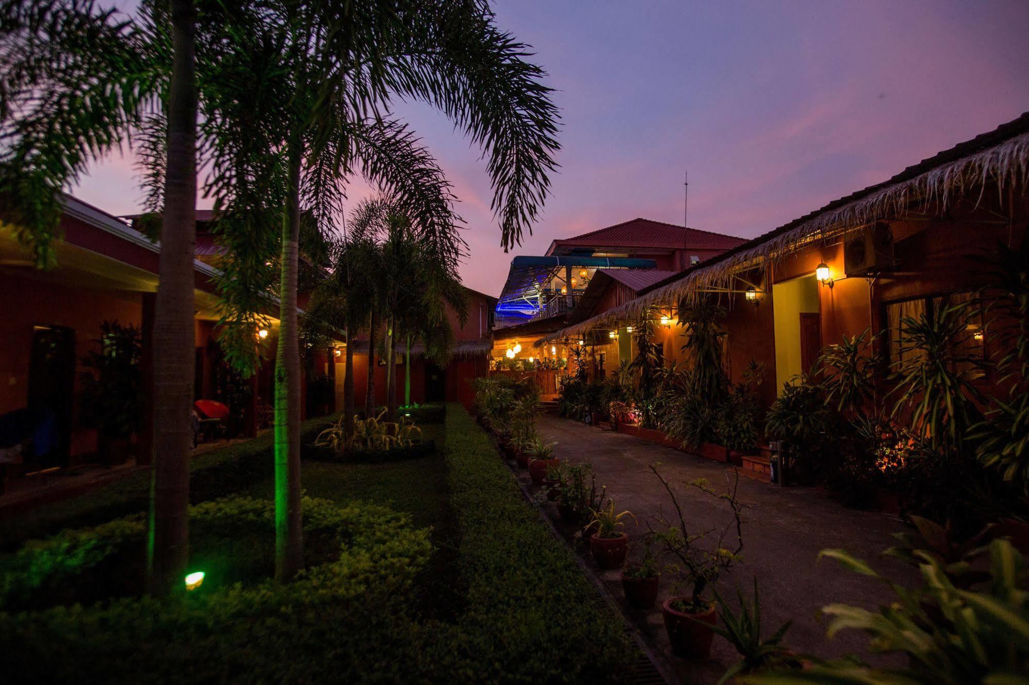 Beach Road Hotel Sihanoukville Exterior foto